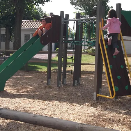 Paradis Domaine Oyat 4*