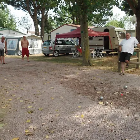 Paradis Domaine Oyat Campsite 4*