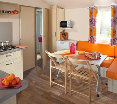 Kamp alanı Paradis Domaine Oyat 4*