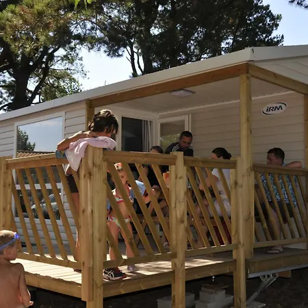 Campsite Paradis Domaine Oyat 4*