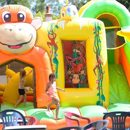 Paradis Domaine Oyat Campsite 4*