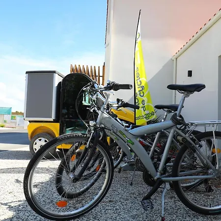 Paradis Domaine Oyat キャンプ場 4*