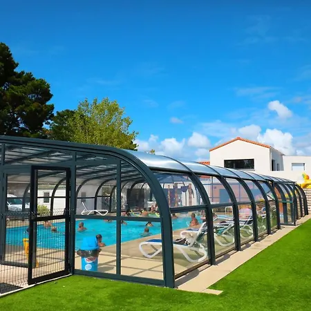 Paradis Domaine Oyat Campsite 4*