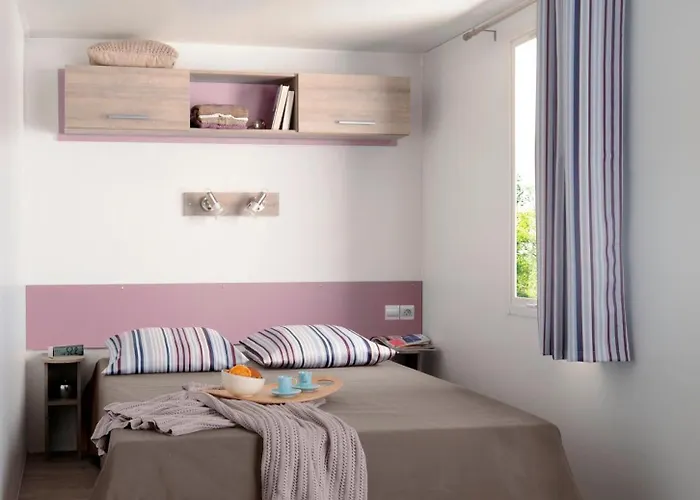 Κάμπινγκ Paradis Domaine Oyat 4*