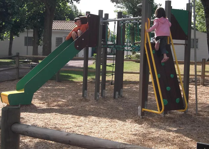 Paradis Domaine Oyat 4*