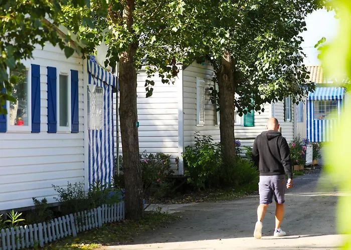 Κάμπινγκ Paradis Domaine Oyat