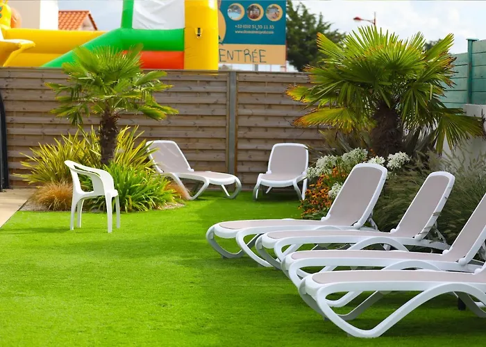 Κάμπινγκ Paradis Domaine Oyat 4*